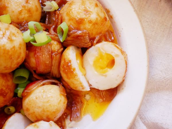 裹上金沙的魚蛋香氣十足、吃到包著起士的魚蛋也讓孩子很有驚喜感耶！！