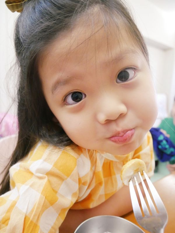 大滿足的孩子～