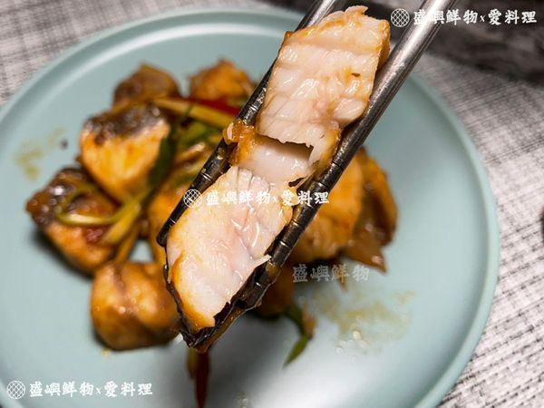 鯊魚腹肉含水量高，口感滑嫩，有「魚豆腐」之稱。