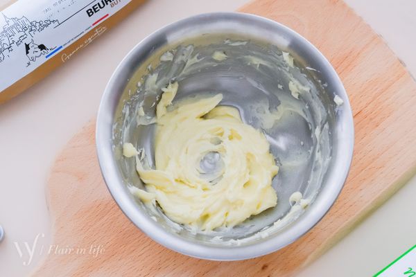 打發至顏色微微變白