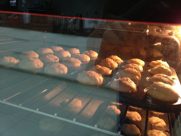 放入模型中；220度 10~15分鐘 (表面可加強塗上鮮奶) 大功告成 !!