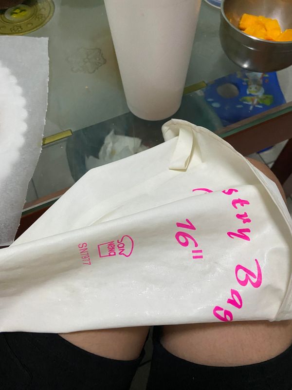 取一半的量裝入擠花袋