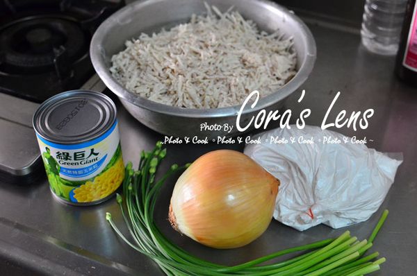 先準備好，包含綠巨人黃金玉米鑽石規格的[綠巨人玉米粒]玉米罐一罐。