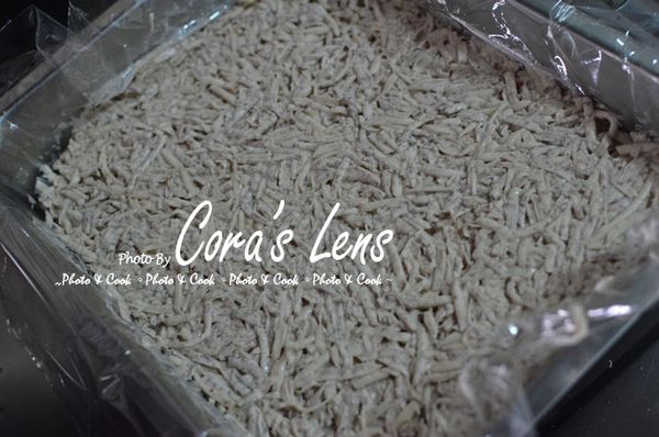 放入模型中，要放年糕紙唷~