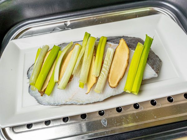 放到電烤爐大火蒸15分鐘。(可用電鍋或是瓦斯爐取代)