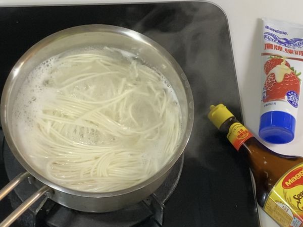 將麵燙熟