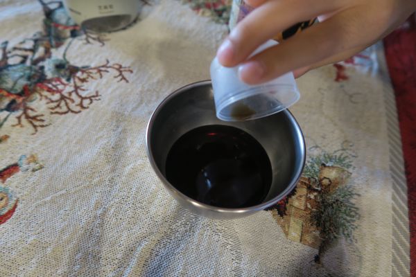 加入水和醬油,比例為4:1