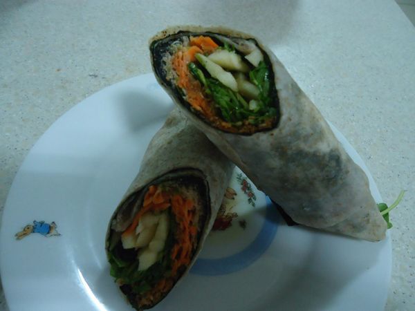 切開來看看。切面的色澤豐富而層次，悅目。