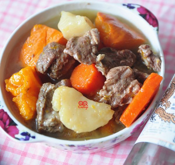 充滿酒香的燉牛肉料理，連湯汁都非常美味!