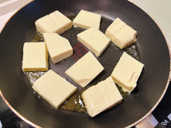熱油鍋煎雞蛋豆腐