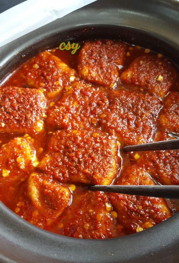 大概擺放67天以後就會出水了，可以依照自己的喜好要添加酒，或者是香油都可以，大概兩個多月以後才會入味，我都是加入酒2個月以後最後一個月才淋上辣油和香油封起來