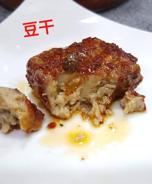 若喜歡扎實的口感可以選擇白豆干來作