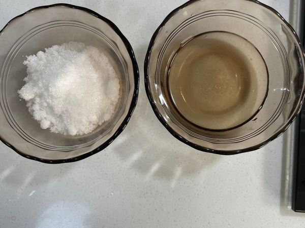 準備調味料1(香油沒入鏡)