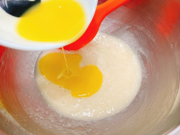 加入麵粉糊中攪拌均勻。