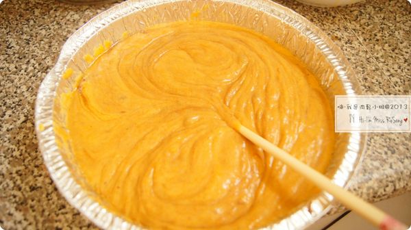 用牙籤或筷子在麵糊中慢慢劃出劃8字型接著轉90度再畫8字型即可