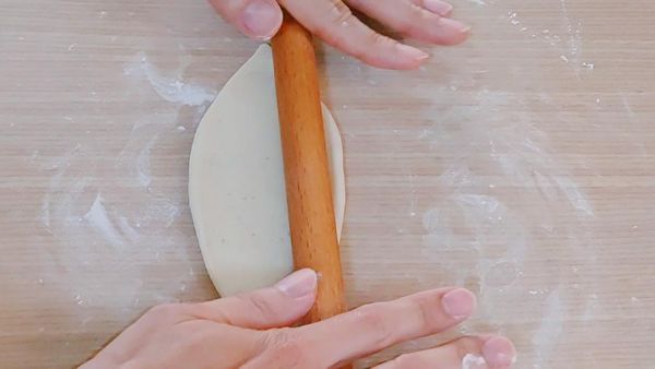 翻過來之後，再桿成橢圓形狀