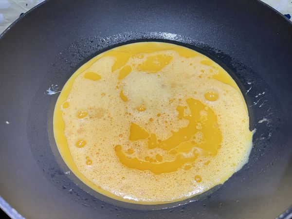 油熱入蛋