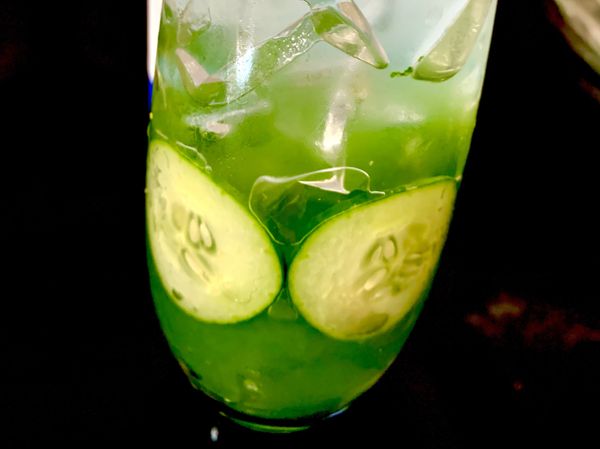 㡳層放入青瓜凍，上層放透明凍