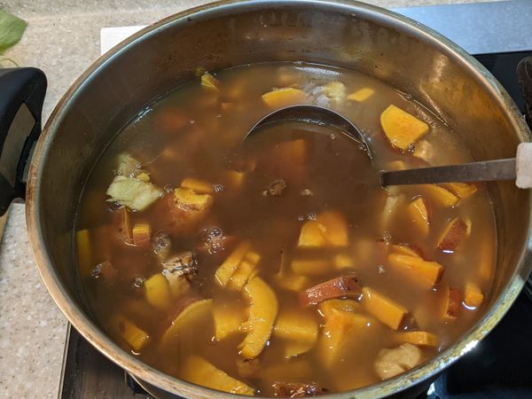 最後起鍋前再放入黑糖, 因為黑糖糖度不高所以也可以多放一點。