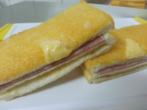 用160-170度烤到蛋液不黏手表面乾爽即可出爐(不能溫度太高,免得表面會焦掉),成品切面看起來真是美味呢!不仿動手試試^^