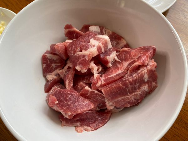 豬肉切成片狀