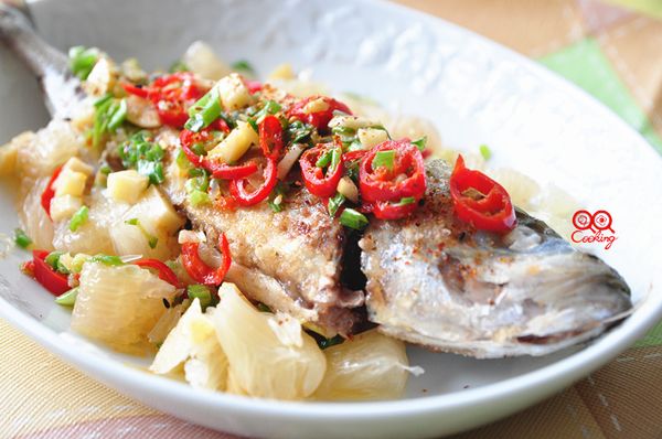 細緻口感的魚肉加入加入的柚瓣做料理，微辣中帶清爽，非常好吃~