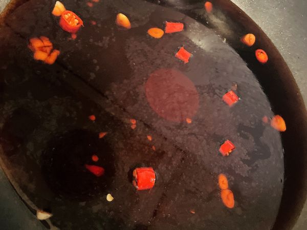 倒入調好的醬汁煮沸