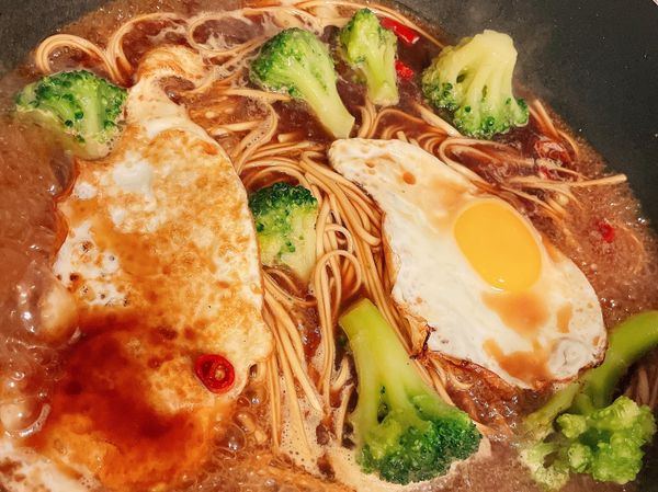 煮約4分鐘之後放入花椰菜
煮滾之後就好了
（麵條視個人口感決定硬度）