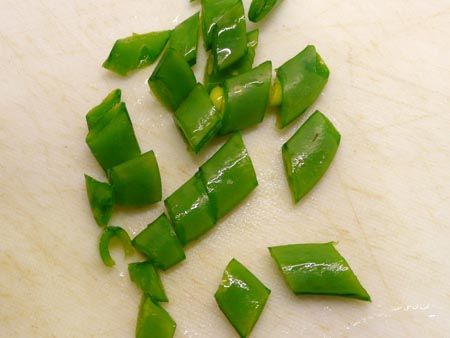 Tips ＊ 甜豆切小丁入菜，易熟且口感超清脆。