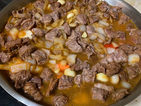 加入少許的水淹過食材即可