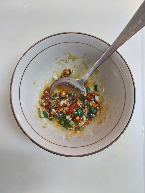 加鹽、蒸魚豉油調勻。

※葷食者可改用蠔油或魚露增香。