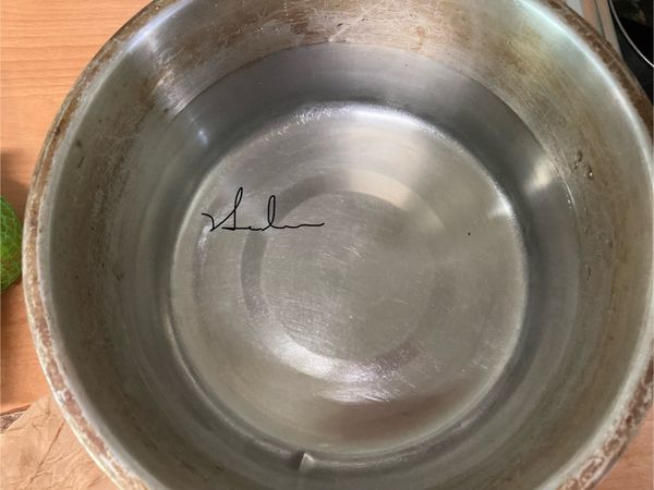 2000CC冷水放入一大鍋準備洗愛玉。