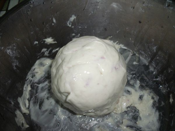 一個小麵糰包100g的紫薯泥。