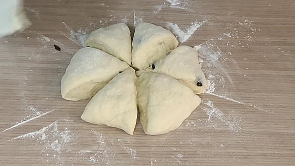 把麵團分成6等分