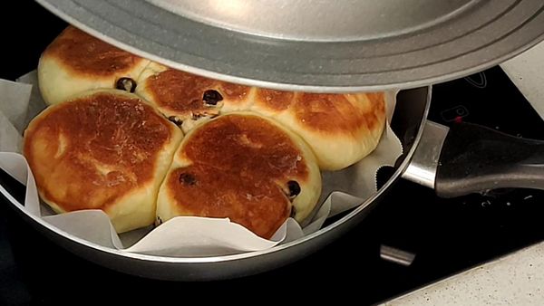 翻面後，蓋上蓋子，用小火再煎個8~10分鐘