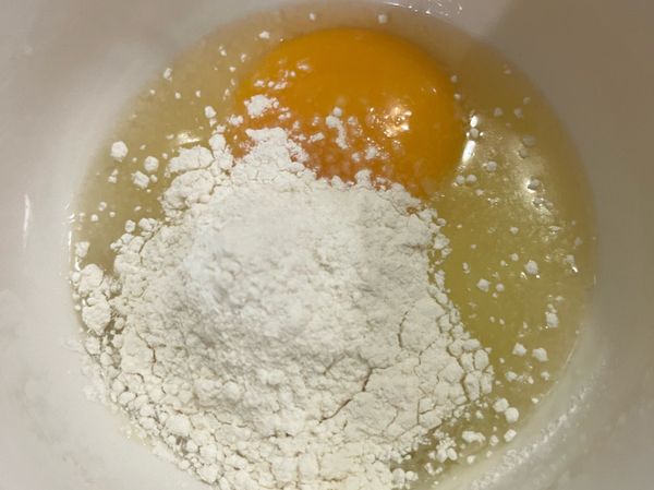 將一半的絞肉+一半的蛋+一半的麵粉+全部的紅蘿蔔放入攪拌器打勻
放入塑膠袋備用