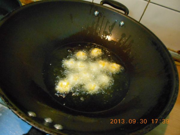 放入180度的油鍋中。