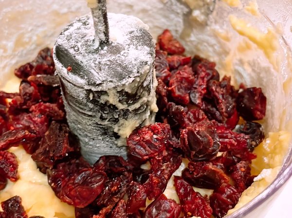 加入蔓越莓攪拌