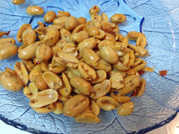 放入花生粒拌炒幾下即可起鍋