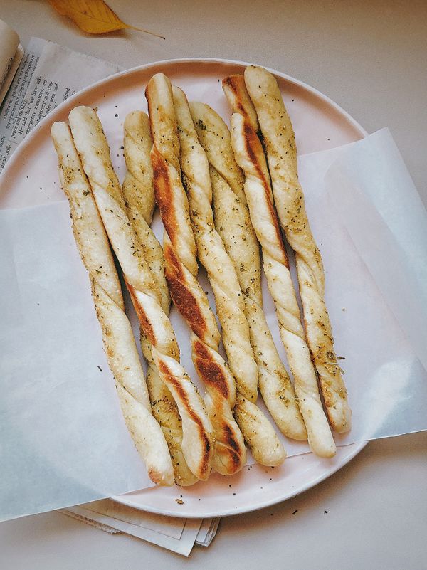 如果用無鹽奶油，就再自己加1/2-1/4小勺的鹽進去。吃的時候也可以再磨一些海鹽。