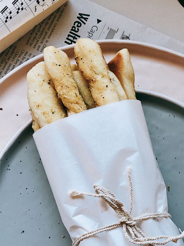 大蒜粉和芝士粉不可忽略，其他意式香料按照自己的喜好。