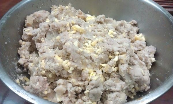 再加入適量乳酪絲拌勻。