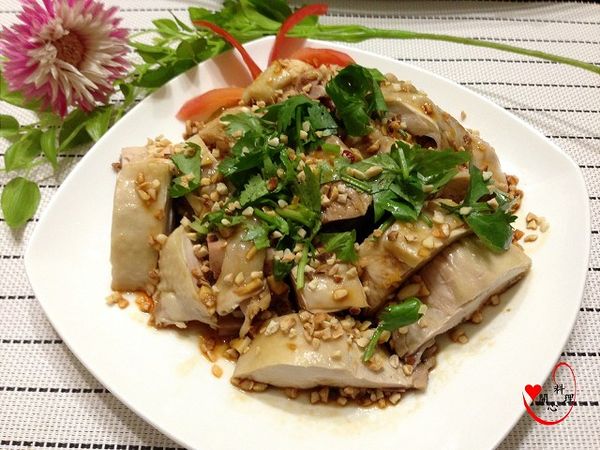 淋在雞塊上,最後灑上芝麻或杏仁角,就完成囉^^