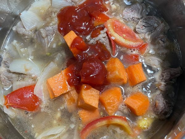 加入番茄醬
拌勻
煮滾