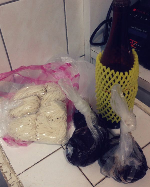 備料：麵五人份，米酒一匙，豆瓣醬與甜麵醬（市場秤重的）