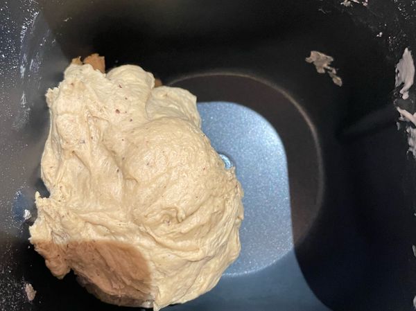 將所有材料丟進麵包機中攪拌