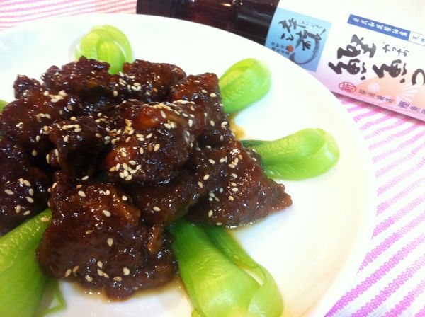 將作法2擺盤,待作法3收汁..即可灑上白芝麻..盛盤食用囉!!