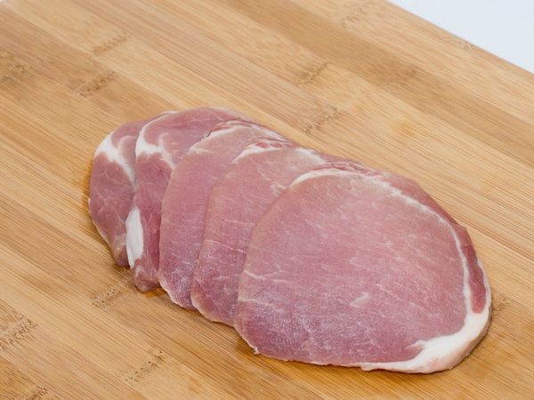 真空包裝最好前一晚放到冷藏解凍，如果趕時間也可以把(真空包不要開封喔)放到水盆中大約20分鐘左右就會快速解凍囉。