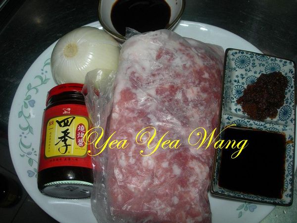 備料(洋蔥切丁)