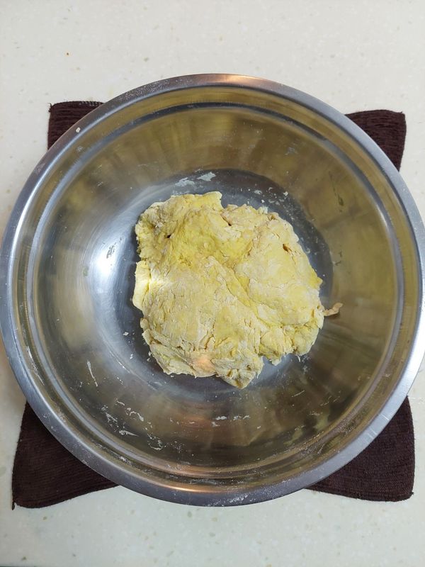 用力擠壓成團，醒麵20~30分鐘
